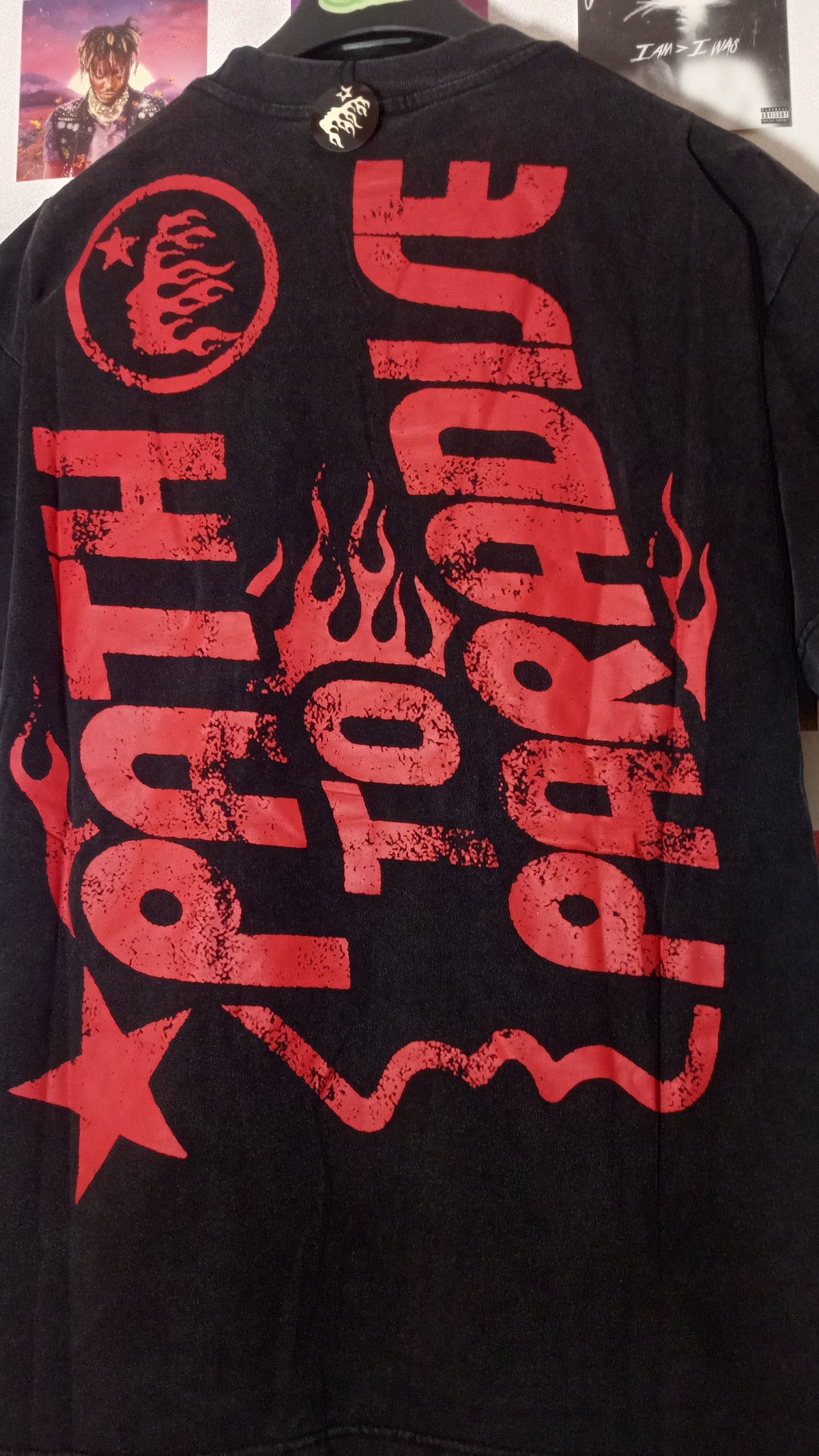 Hellstar Cross Emblem Tee - Negra y Roja