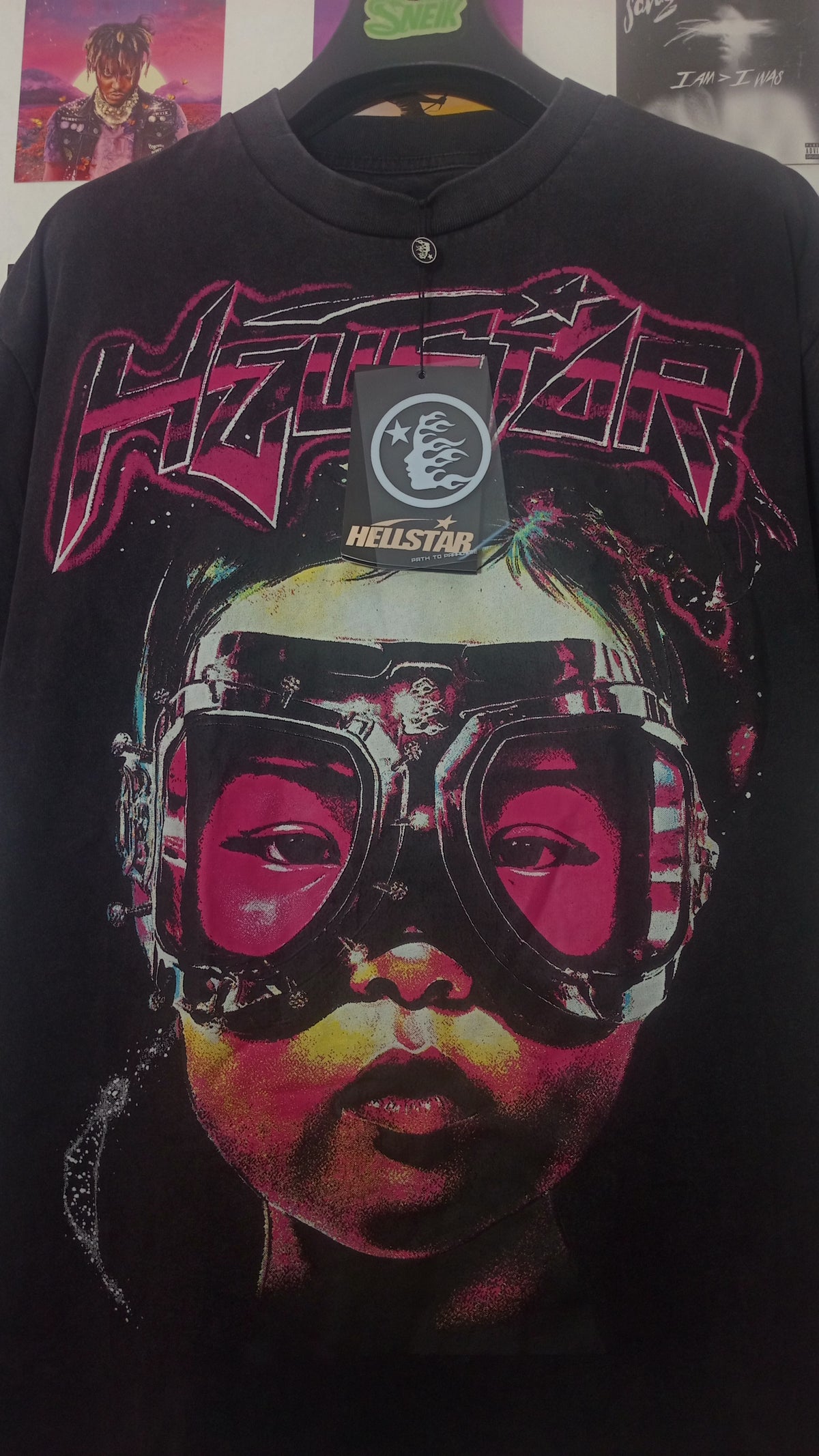 Hellstar The Future Is Hellstar Goggles Tee - Negra y Rosa
