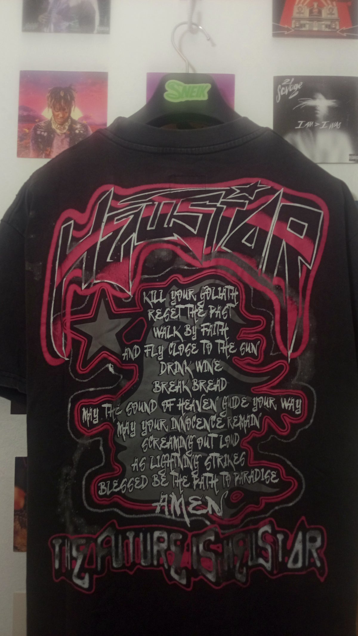 Hellstar The Future Is Hellstar Goggles Tee - Negra y Rosa