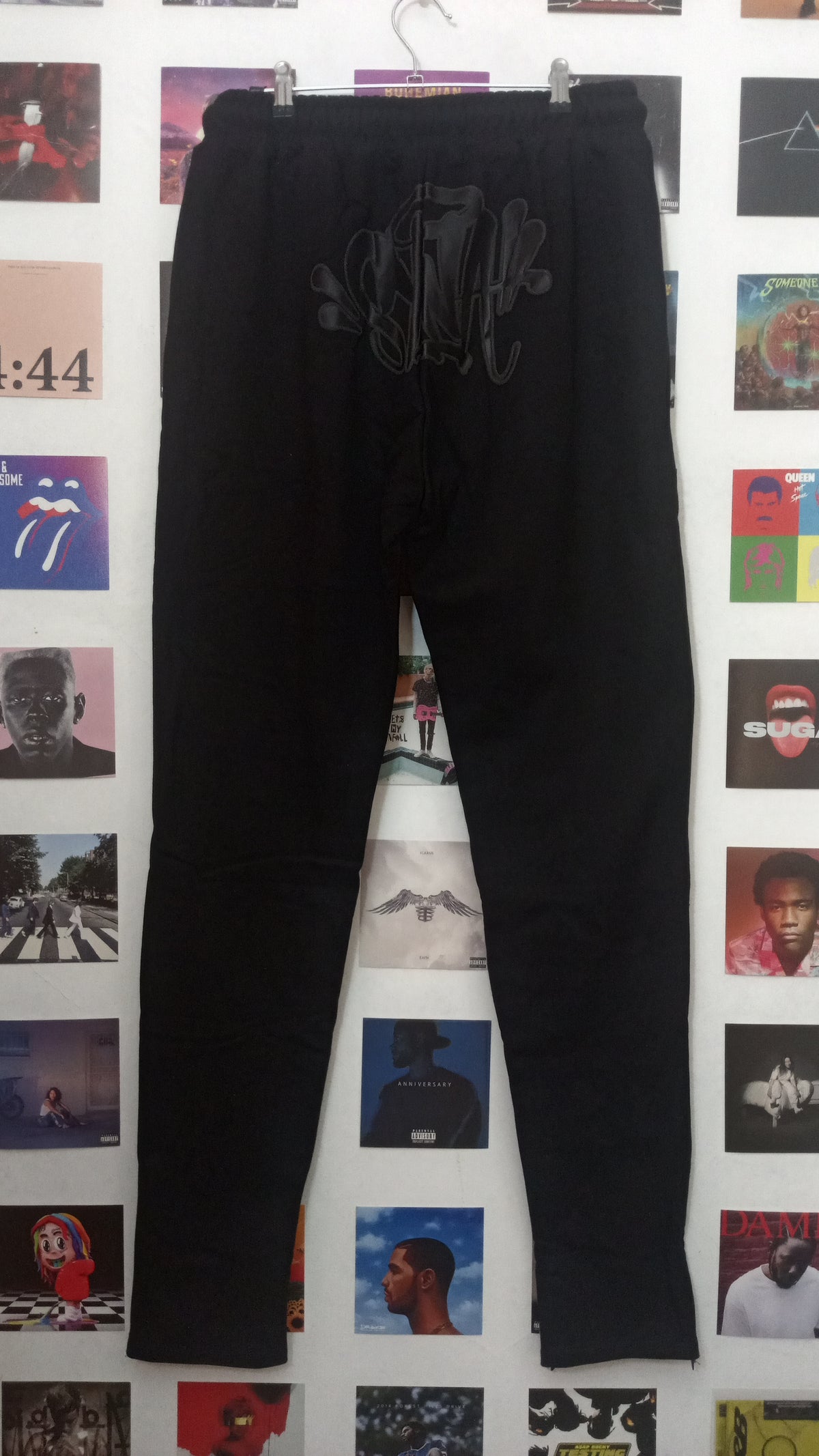 Syna World Logo Jogger - Negro