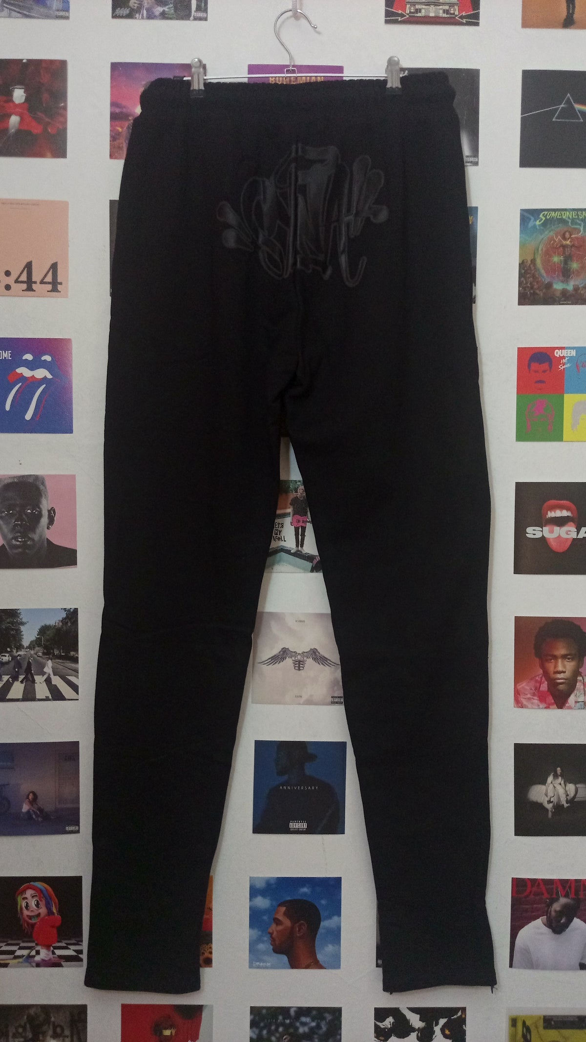 Syna World Logo Jogger - Negro