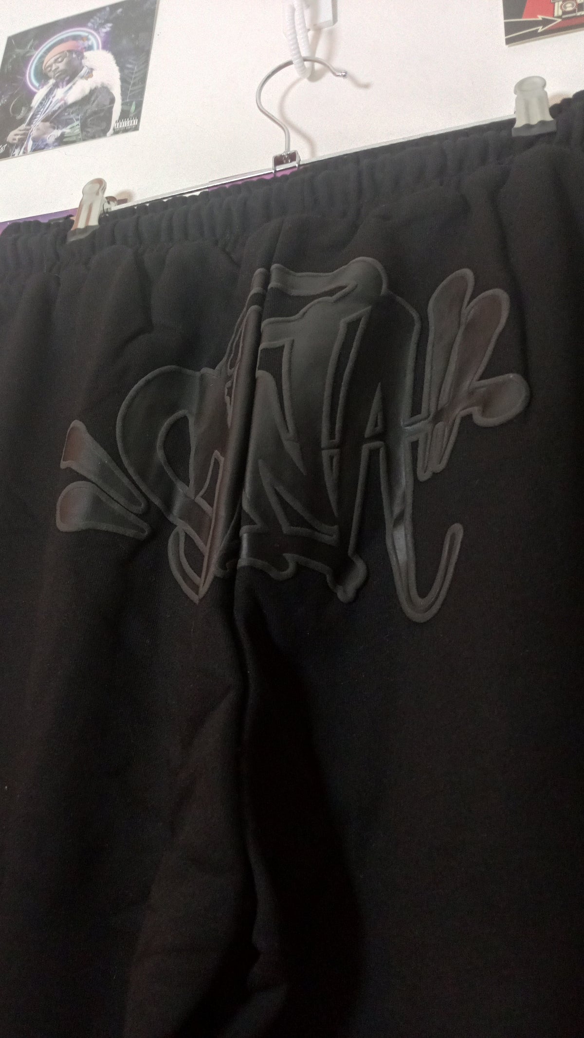 Syna World Logo Jogger - Negro