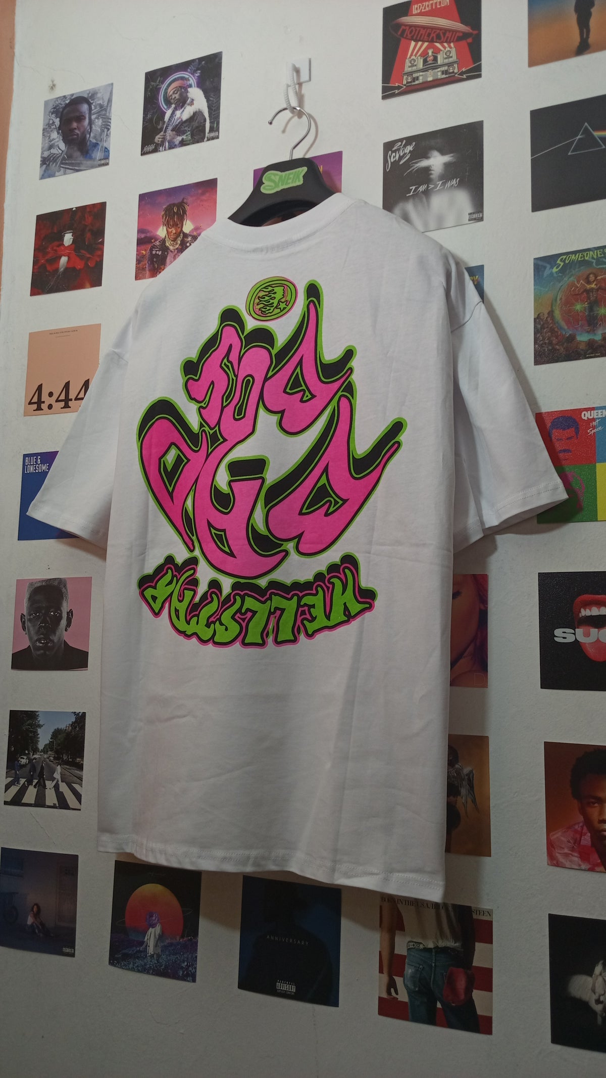 Hellstar RODMAN Tee - Blanca/Verde/Rosa