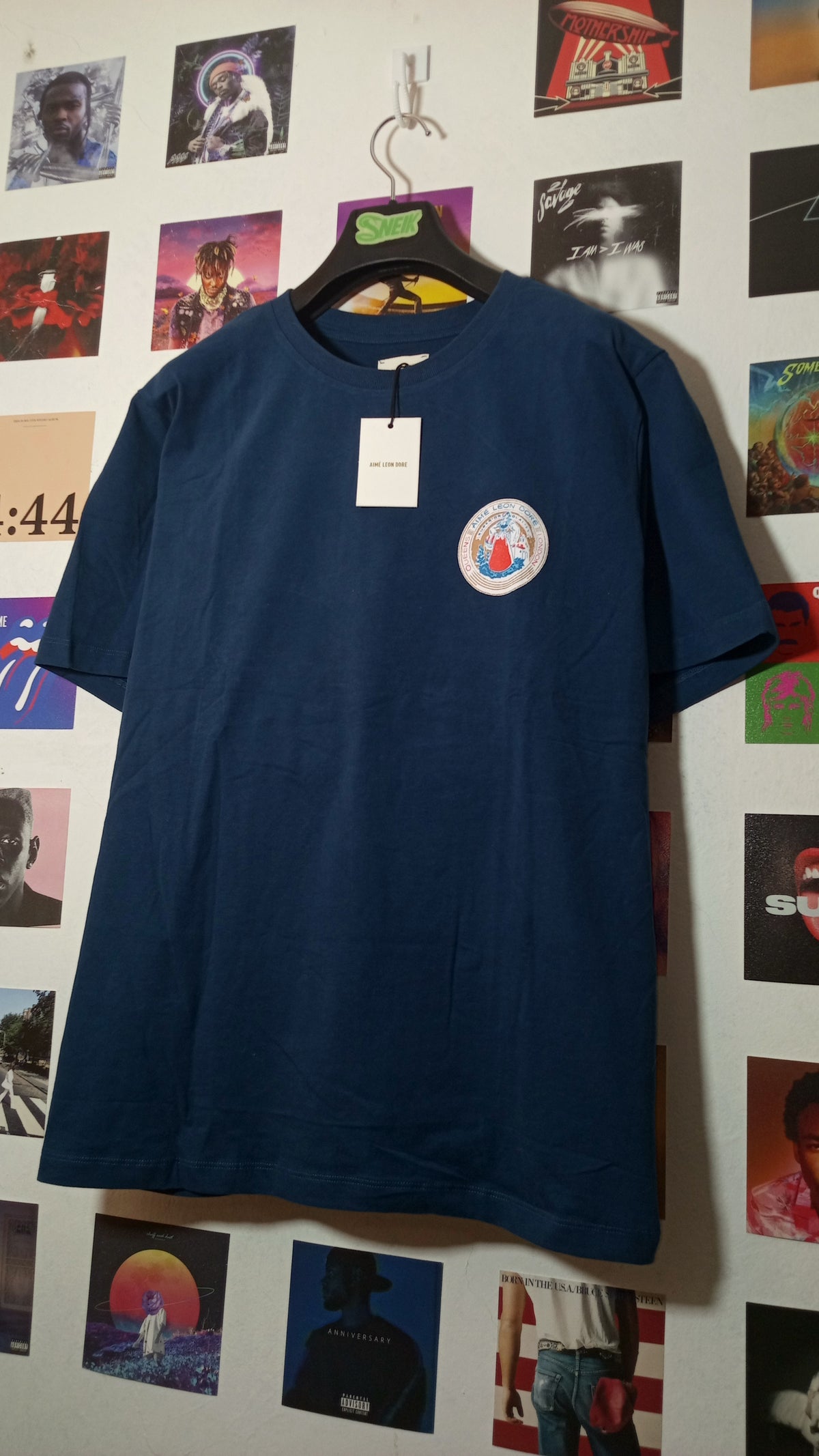 Aimé Leon Dore Queens Patch Tee - Azul Marino