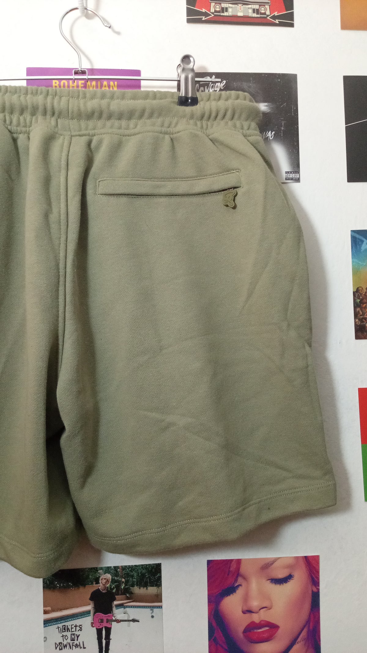 Syna World Graffiti Short - Verde Oliva