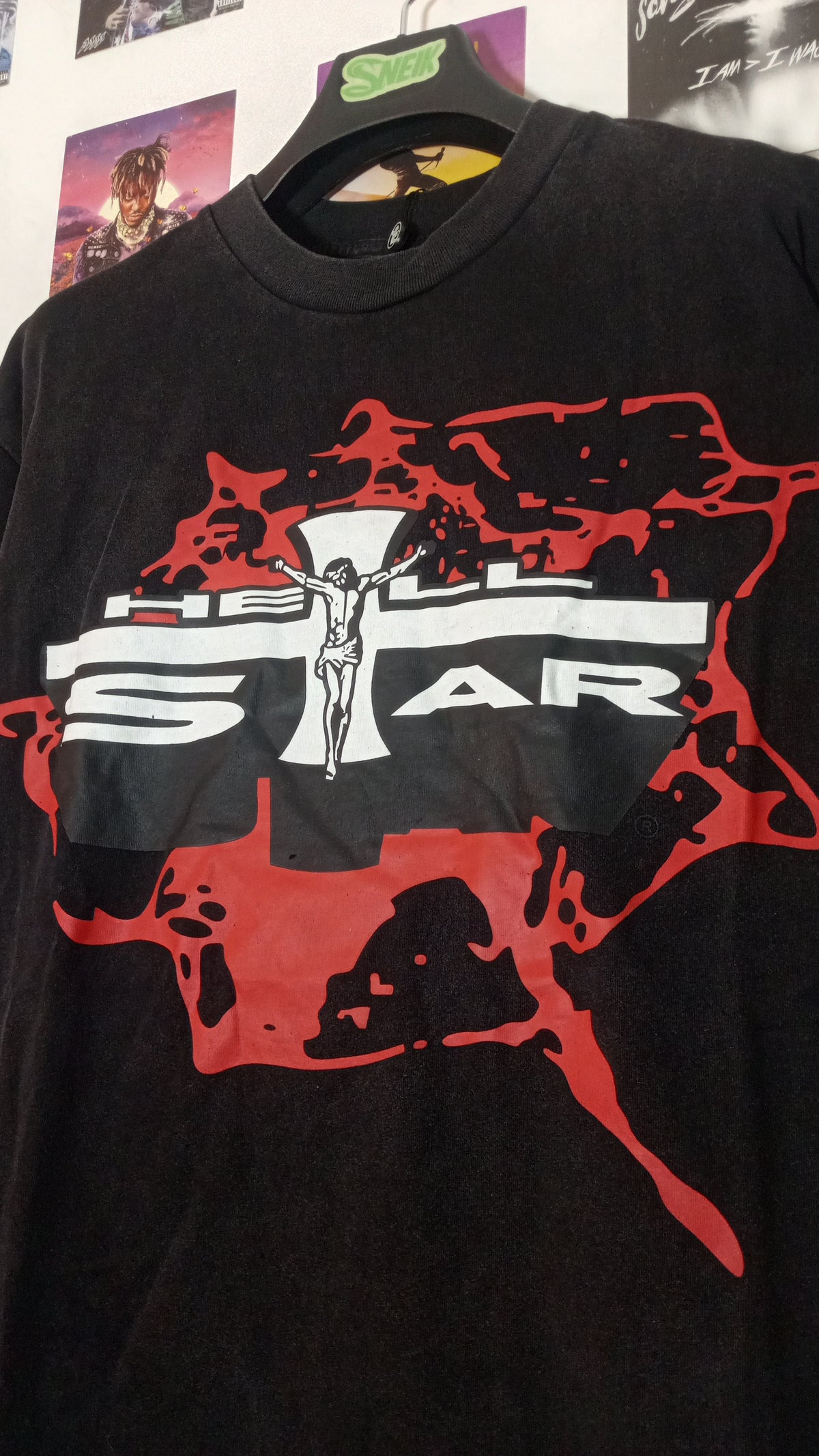 Hellstar Cross Emblem Tee - Negra y Roja