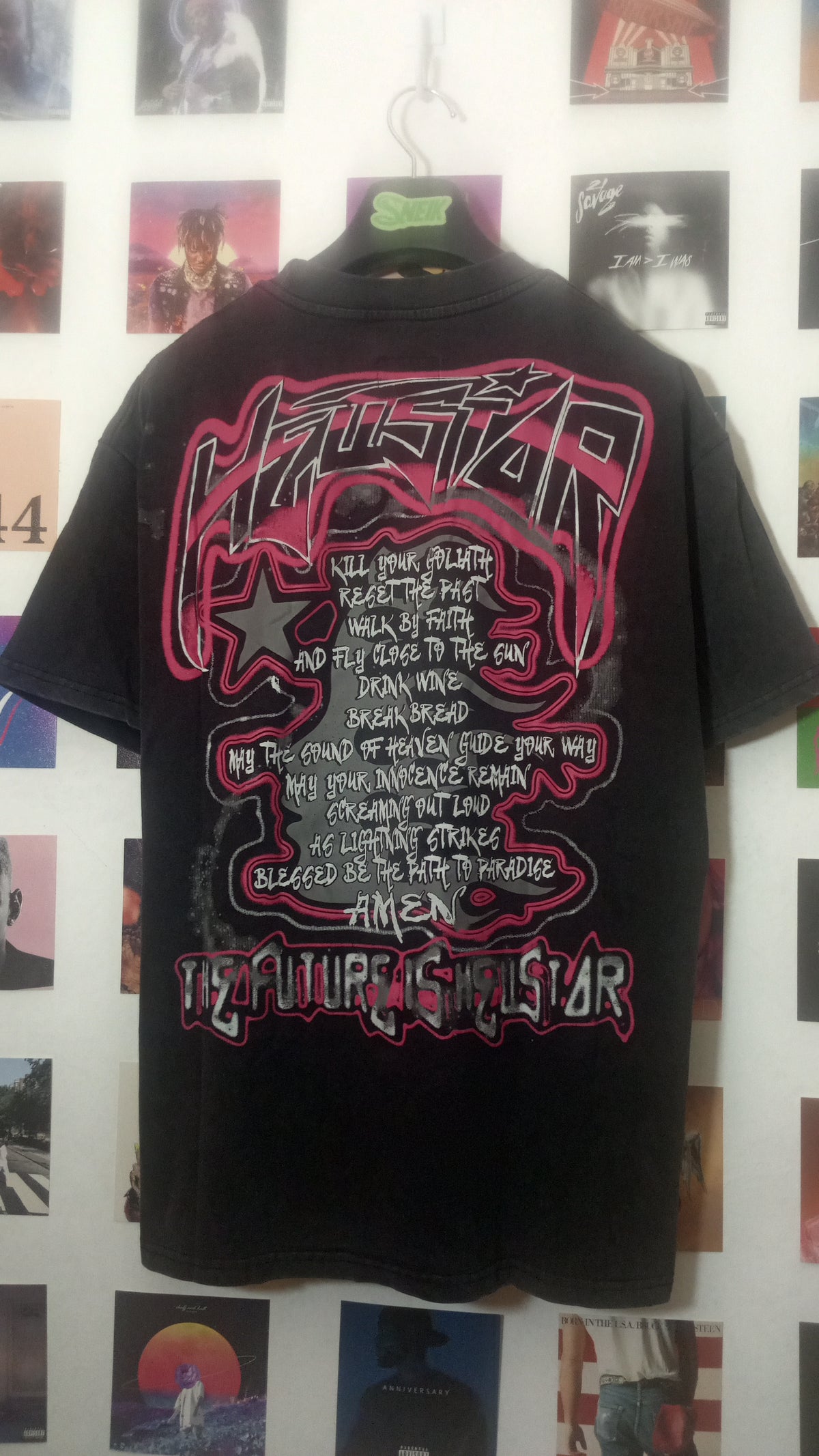 Hellstar The Future Is Hellstar Goggles Tee - Negra y Rosa