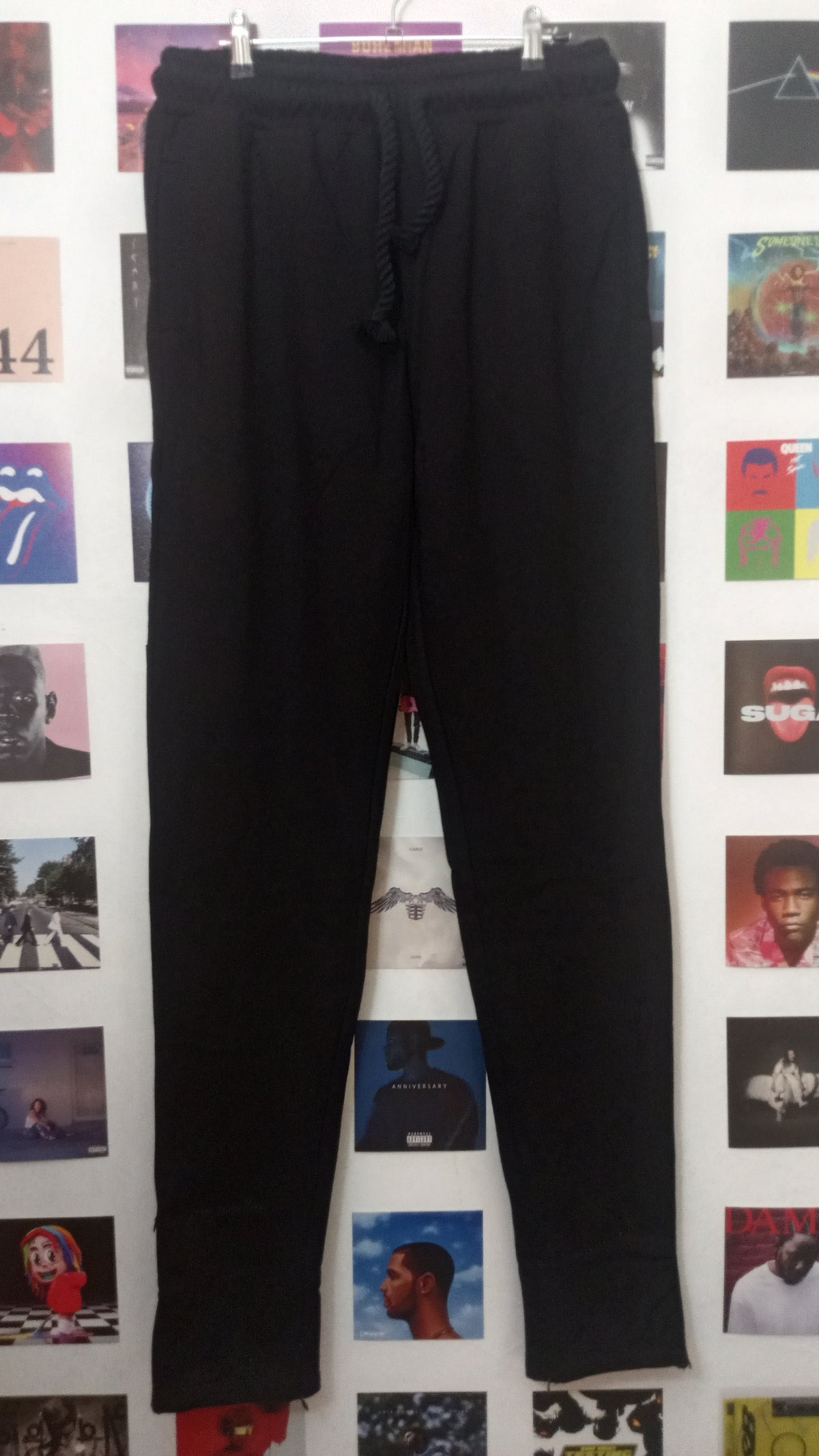 Syna World Logo Jogger - Negro